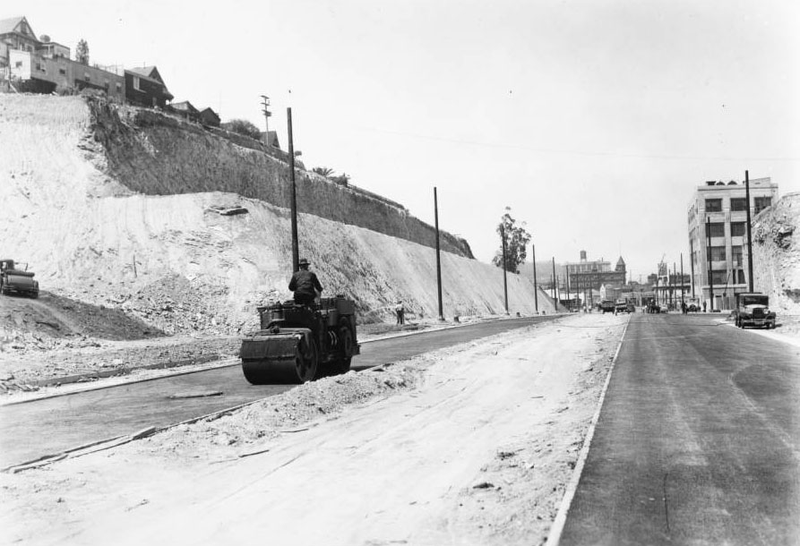 Illustration for article titled How Los Angeles Erased Entire Hills From Its Urban Core